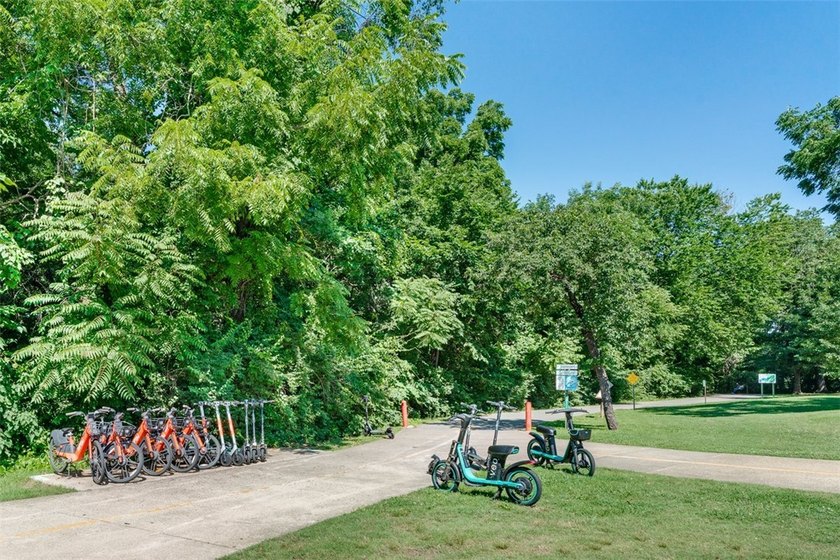 Beautiful home on 1.5 Acres in the Heart of Town - Near Lake - photo 49