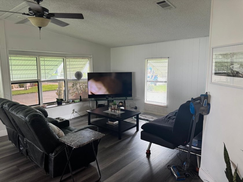 Excellent Manufactured Modular Mobile Home. The house is located - photo 6