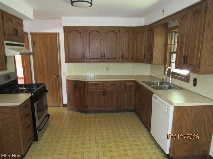 Move in condition. Nothing to do but turn the key and move into - photo 5