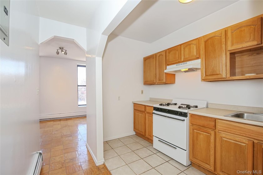 immaculate R6b zoned 4 family. All market rate units. stainless - photo 12