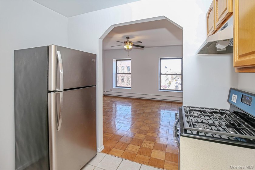 immaculate R6b zoned 4 family. All market rate units. stainless - photo 19