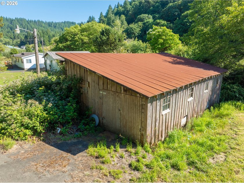 Country Living and room for the toys. 20 x 40 Shop space for - photo 28