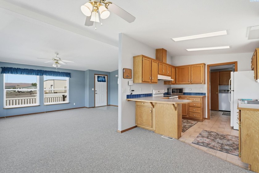 Located in Desert Aire - a Columbia River community known for - photo 11