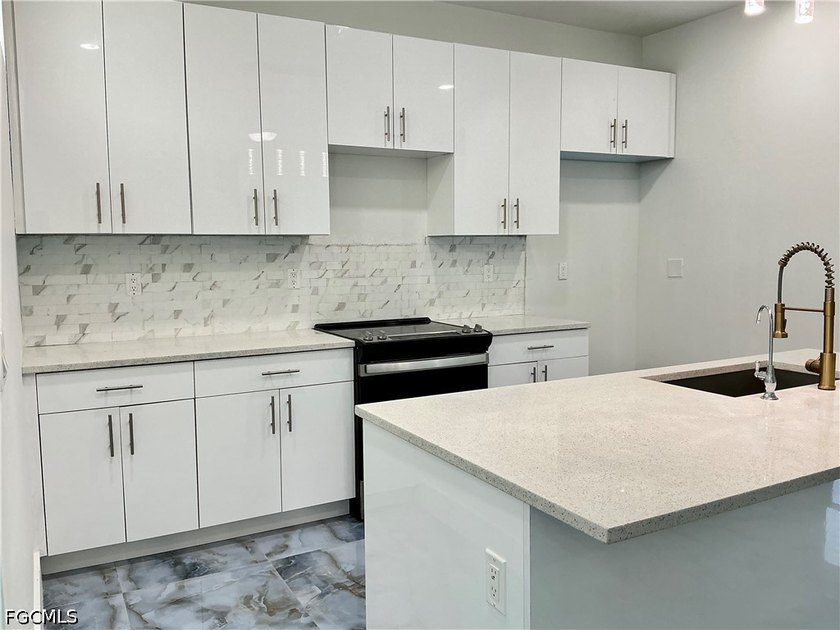 Welcome to this beautifully newer single family home Year 2023 - photo 4
