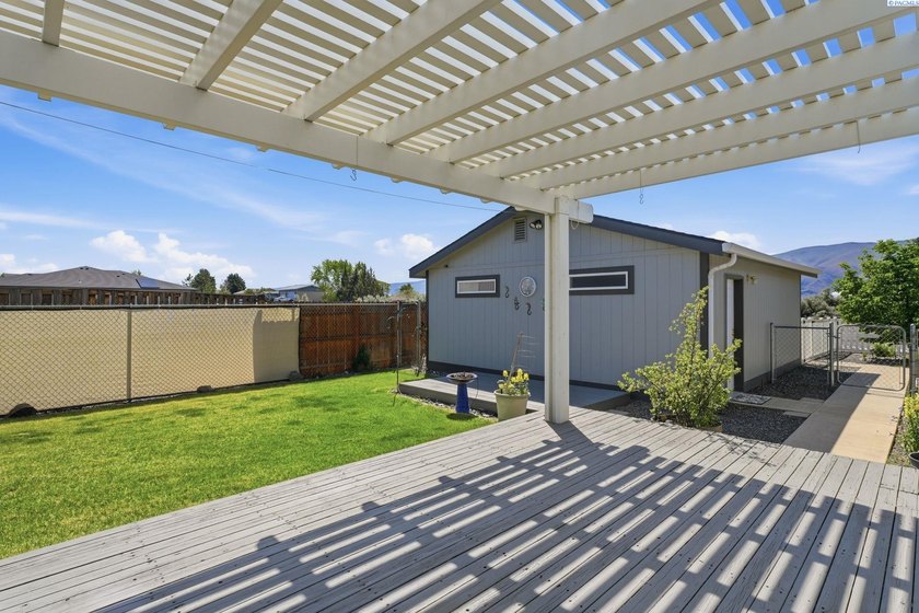 Located in Desert Aire - a Columbia River community known for - photo 24