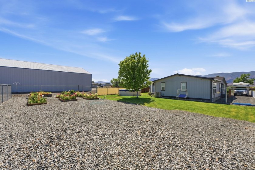 Located in Desert Aire - a Columbia River community known for - photo 28