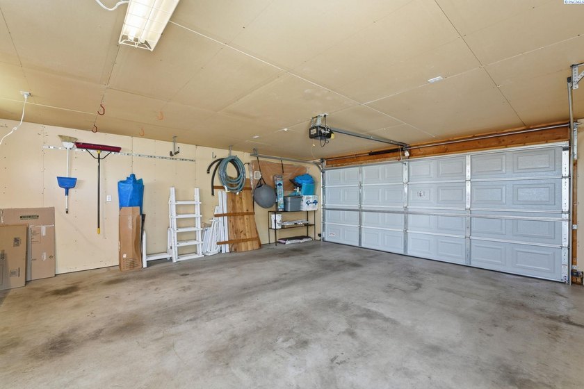 Located in Desert Aire - a Columbia River community known for - photo 29