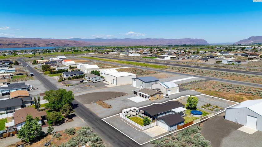 Located in Desert Aire - a Columbia River community known for - photo 32
