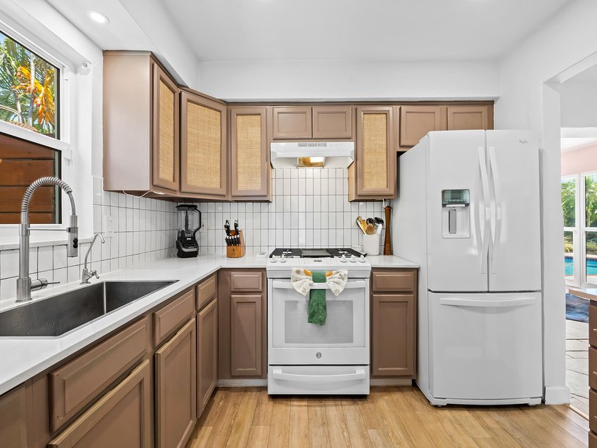 Tastefully updated 3/2 residence on a quiet, walkable street in - photo 9