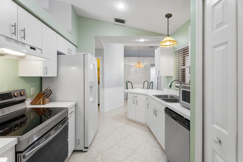 This beautiful, well loved 3 bed + office CBS home offers the - photo 7