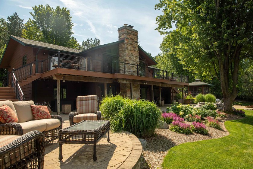 Discover your dream lifestyle in this extraordinary 4-BR, 3BA - photo 8