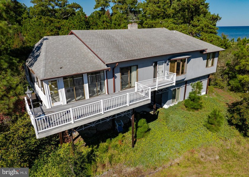 Nestled within the prestigious St. Jeromes subdivision, this - photo 4
