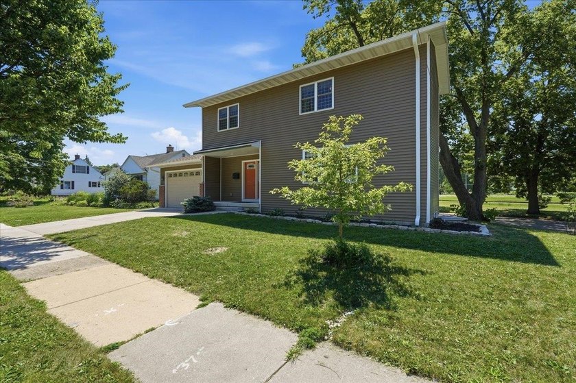 Showings begin 7/17. Love the east side but want something - photo 5