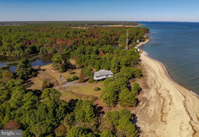 Nestled within the prestigious St. Jeromes subdivision, this - photo 6
