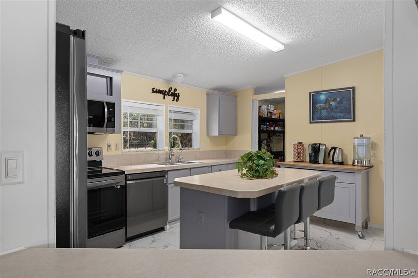 Welcome to peaceful country living! This 3-bedroom, 2-bath home - photo 12