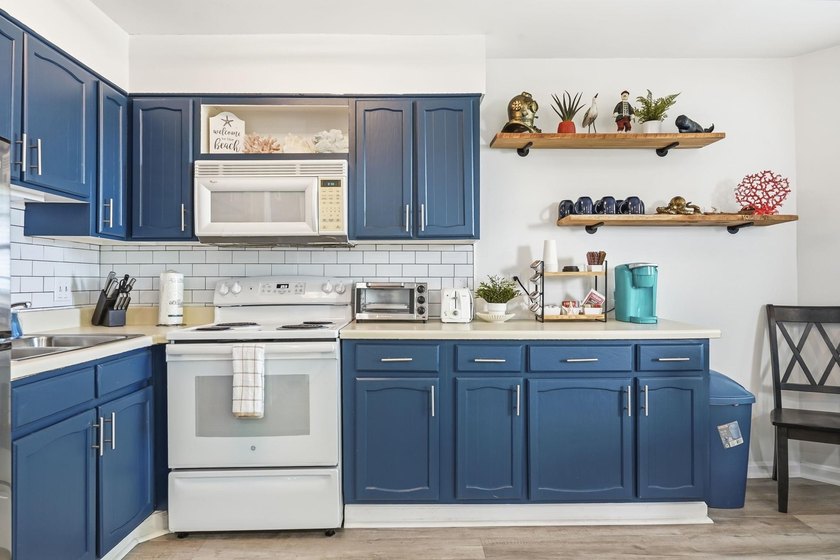 Welcome to the Coast! This 2 bedroom, 2 bathroom condo, is - photo 16