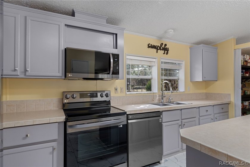 Welcome to peaceful country living! This 3-bedroom, 2-bath home - photo 16