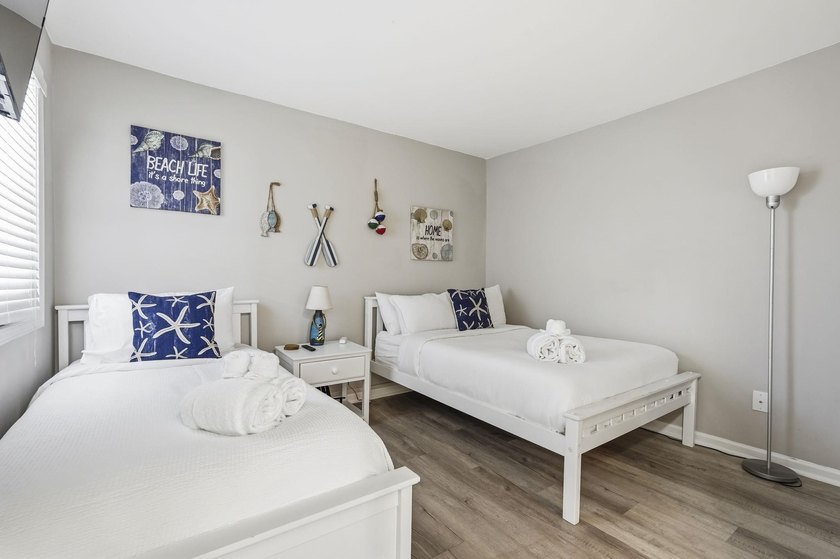 Welcome to the Coast! This 2 bedroom, 2 bathroom condo, is - photo 22