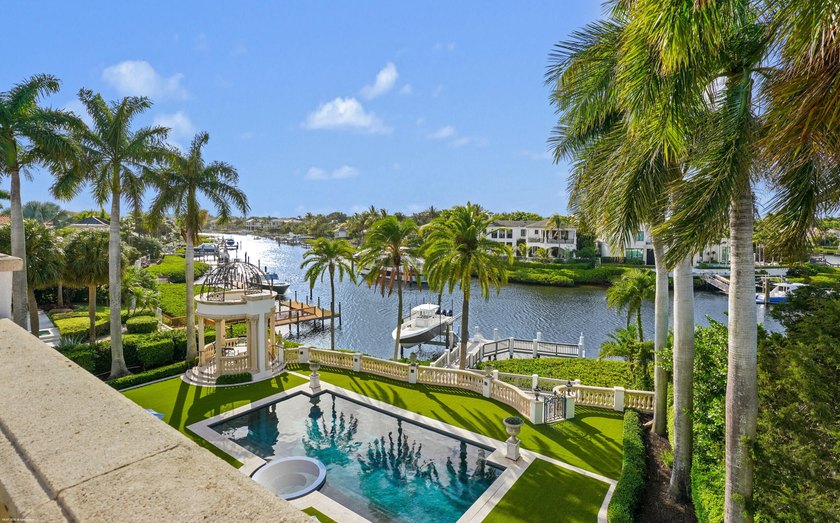 This extraordinary estate at 370 Eagle Drive feels like a - photo 5