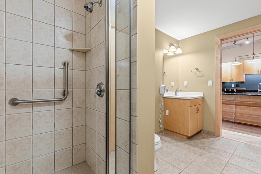 Live in the heart of it all at 212 Lofts in the North Loop - photo 11