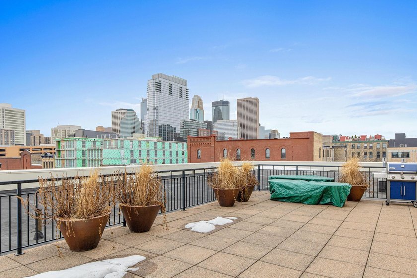 Live in the heart of it all at 212 Lofts in the North Loop - photo 24