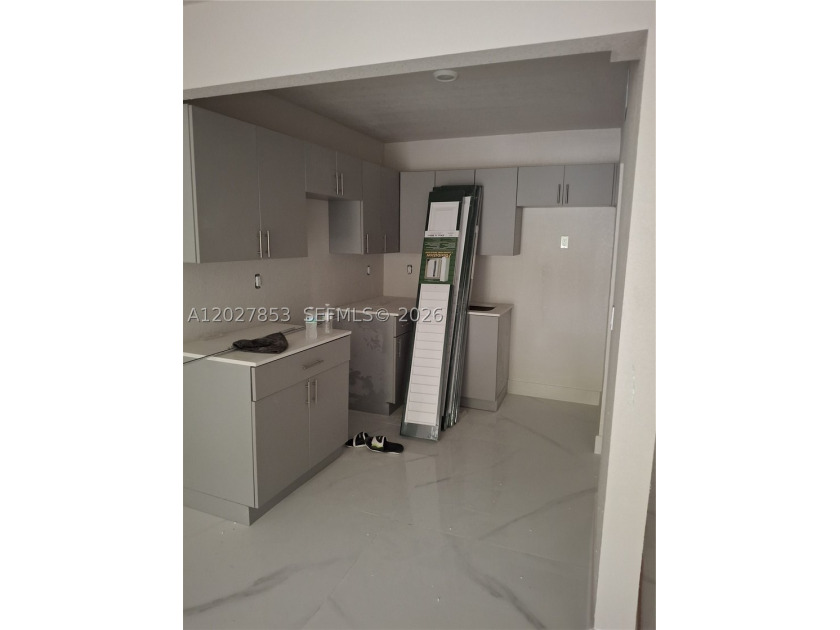 A nice and beautiful unit recently renovated in North Miami area - photo 5