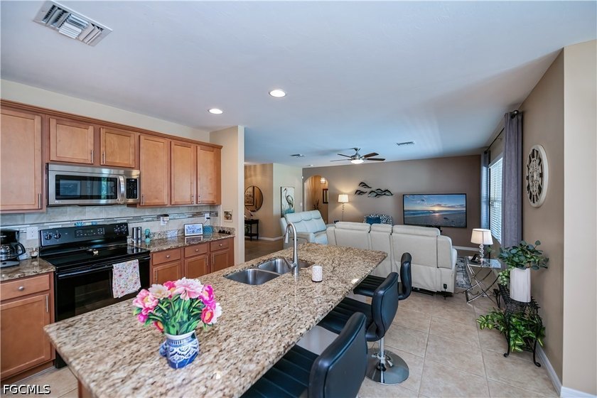 Fantastic POOl home. Spectacular lake views and stunning sunsets - photo 5