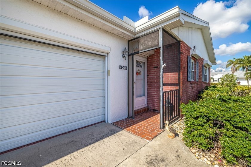 MYERLEE GOLFSIDE EAST - Beautifully updated 3-bedroom, 2.5-bath - photo 3