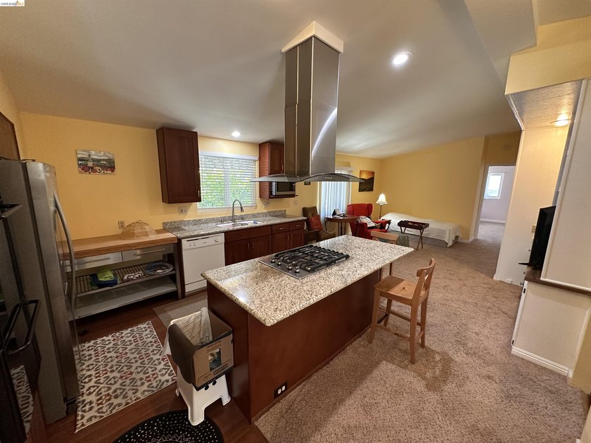 Welcome to this beautifully updated 2-bd., 2 full bath - photo 16
