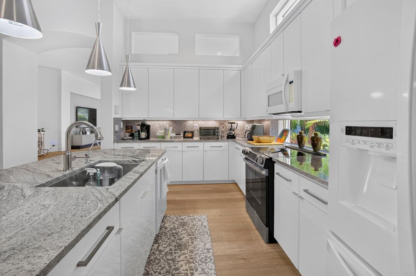 Full Golf Membership available with this beautifully updated 3Br - photo 17
