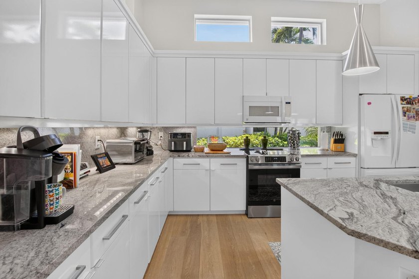 Full Golf Membership available with this beautifully updated 3Br - photo 19