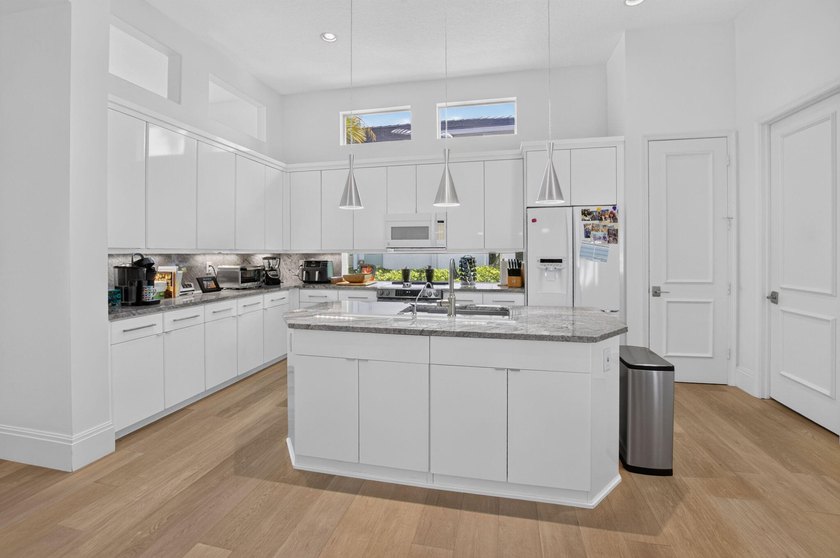 Full Golf Membership available with this beautifully updated 3Br - photo 20