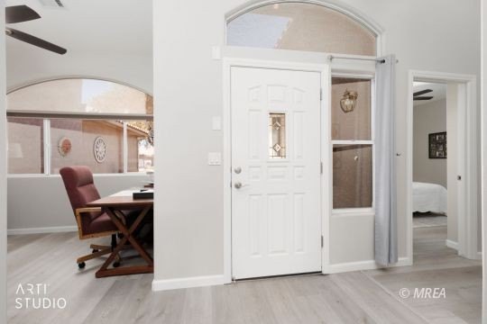 Beautifully furnished &amp; elegantly remodeled 2 bedroom + den - photo 8