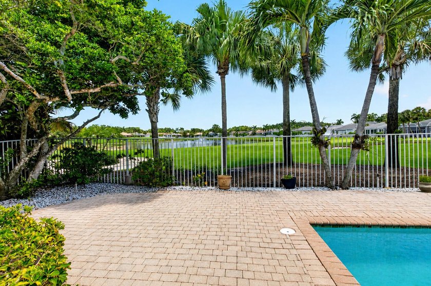 Full Golf Membership available with this beautifully updated 3Br - photo 39
