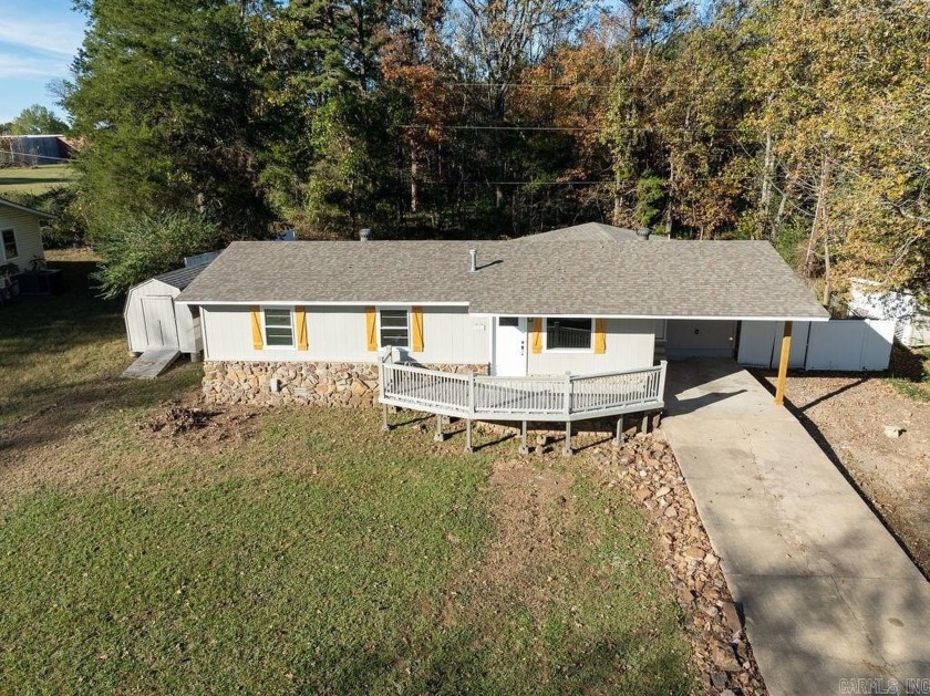 Newly remodeled home with Master suite addition. Conveniently - photo 3