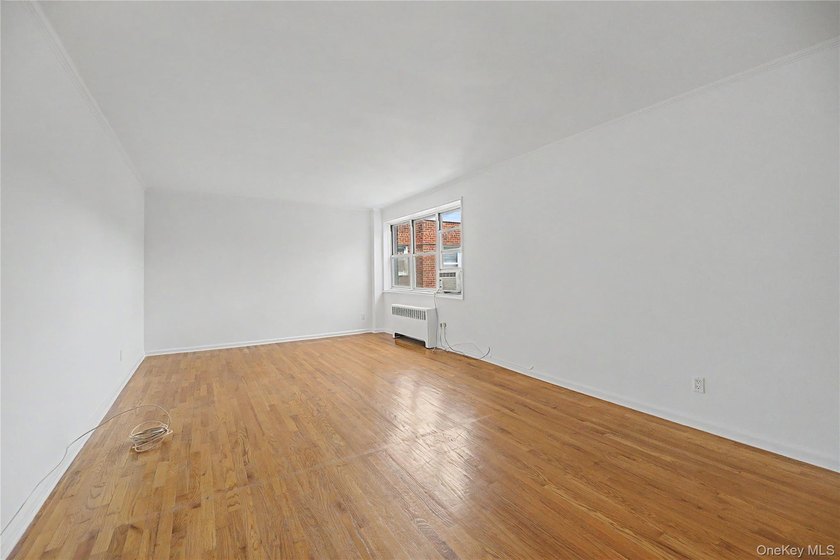 Welcome to this bright and spacious top-floor 2-bedroom, 1 - photo 4