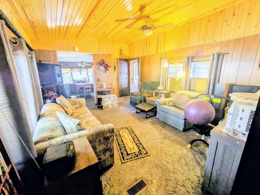 Quiet and peaceful!! This 2 bedroom single wide mobile home is - photo 3