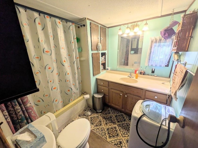 Quiet and peaceful!! This 2 bedroom single wide mobile home is - photo 7