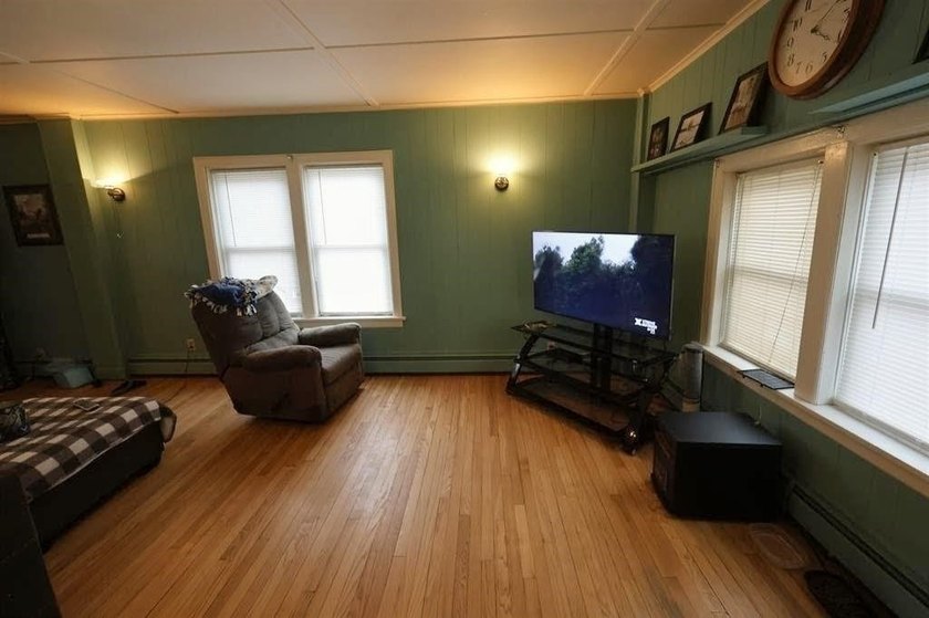 935 sqft 2 Bedroom 1 Bathroom apartment with 2 car detached - photo 2
