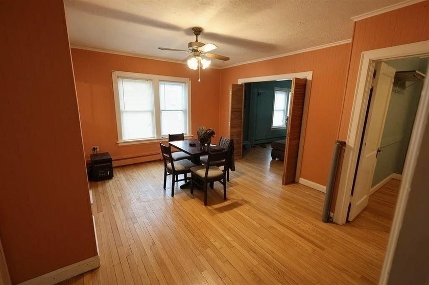 935 sqft 2 Bedroom 1 Bathroom apartment with 2 car detached - photo 3