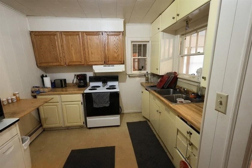 935 sqft 2 Bedroom 1 Bathroom apartment with 2 car detached - photo 4