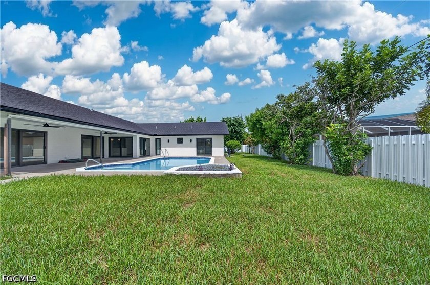 Experience the best of Southwest Cape Coral living in this - photo 3
