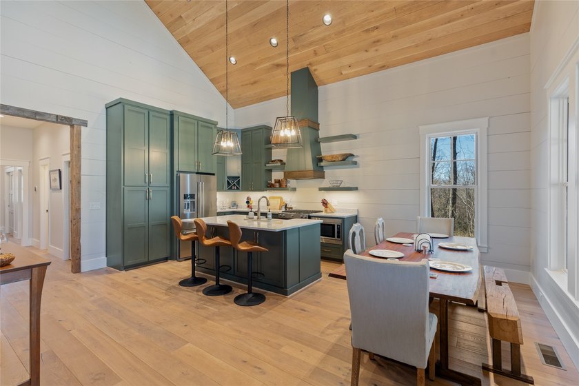 Nestled in the heart of Chinquapin, this charming three-bedroom - photo 14