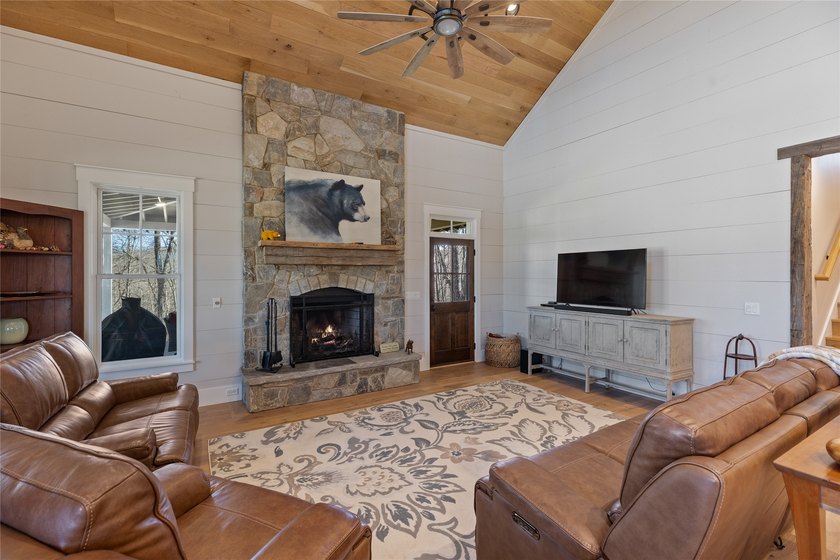 Nestled in the heart of Chinquapin, this charming three-bedroom - photo 23