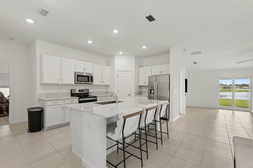 Discover this 4-bedroom, 2-bathroom single-family residence in - photo 24