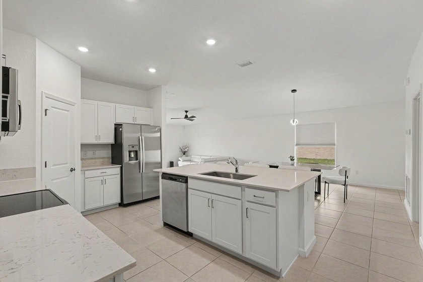 Discover this 4-bedroom, 2-bathroom single-family residence in - photo 25