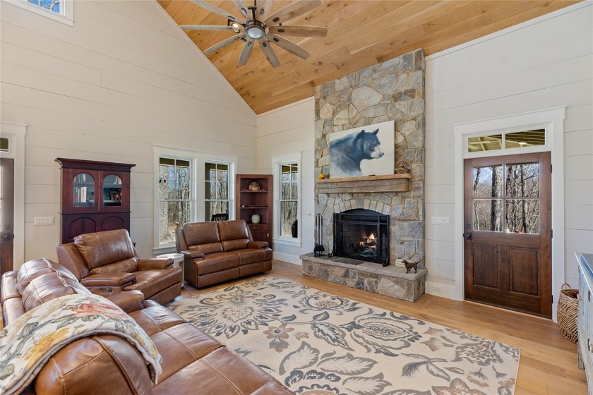 Nestled in the heart of Chinquapin, this charming three-bedroom - photo 26