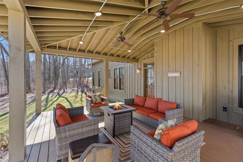 Nestled in the heart of Chinquapin, this charming three-bedroom - photo 28