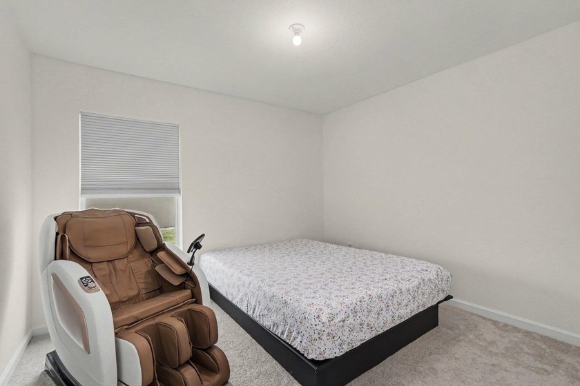 Discover this 4-bedroom, 2-bathroom single-family residence in - photo 28