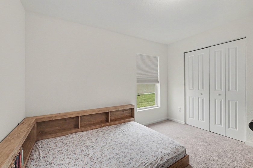 Discover this 4-bedroom, 2-bathroom single-family residence in - photo 29